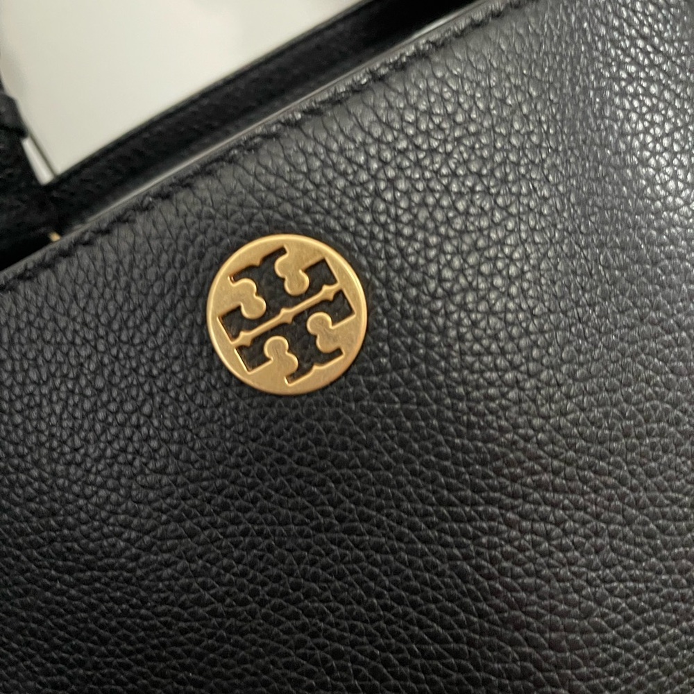 Tory Burch Black and Gold Shoulder Bag with Chain Details - Picture 4 of 5